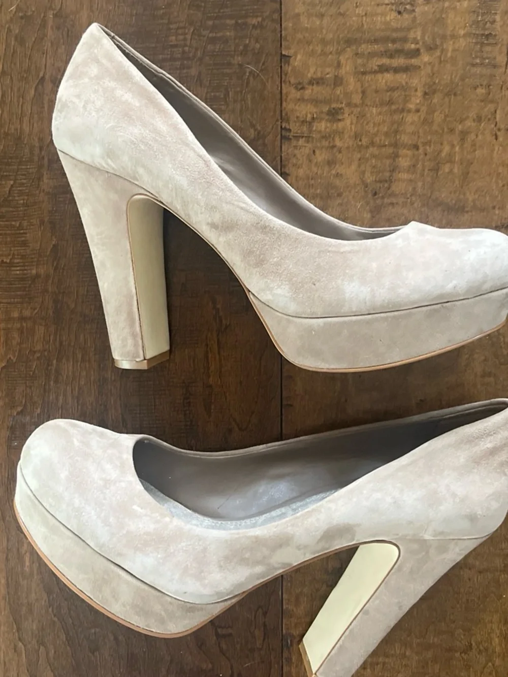 Gianni Bini retro taupe suede platform heels with round toes sz 9